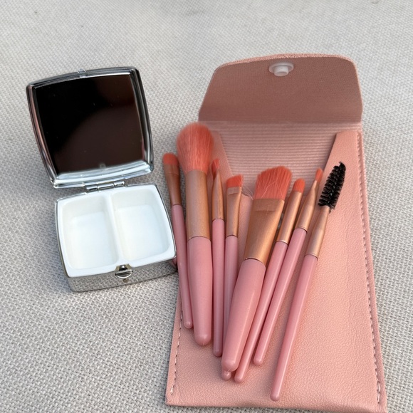 Travel accessories bundle - Picture 2 of 4